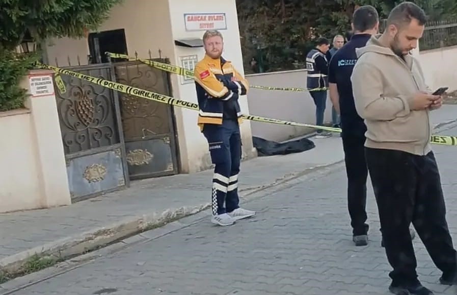 Yalova’da eşini sokak ortasında öldürdü