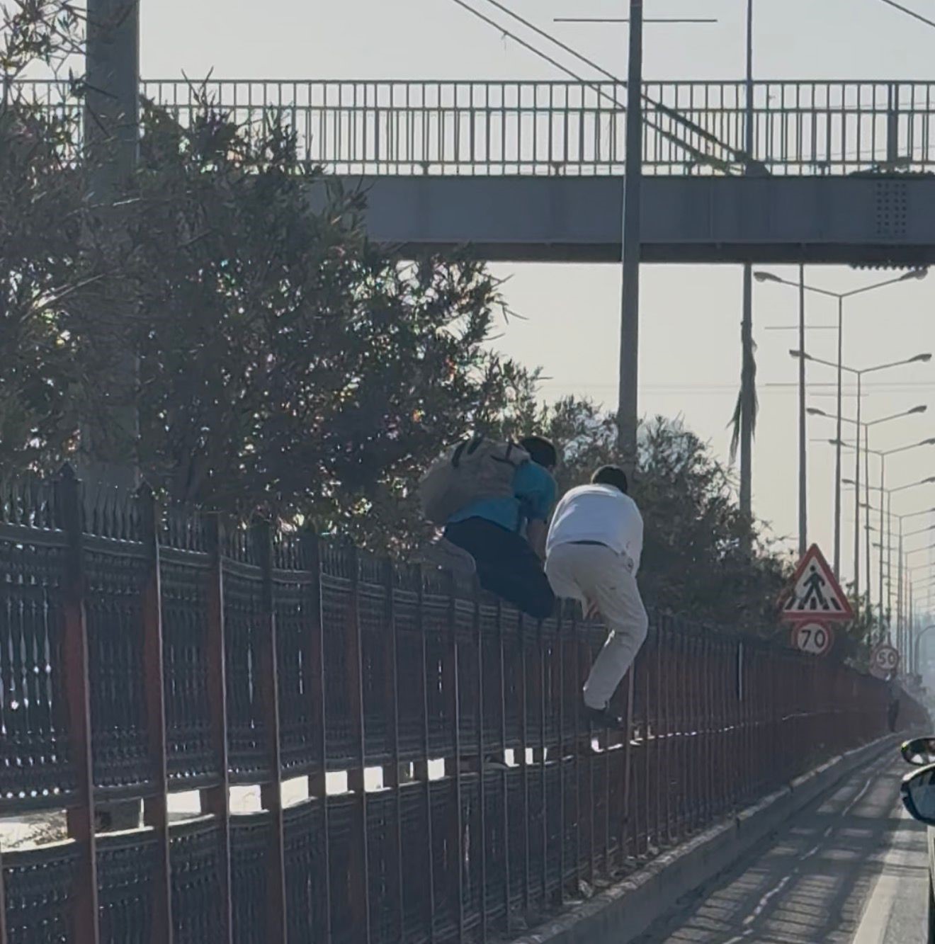Öğrenciler canlarını tehlikeye atıyor