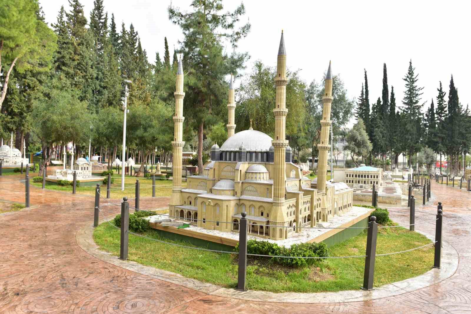 Türkiye’nin 81 ilindeki mimari eserler minyatürleriyle sergileniyor