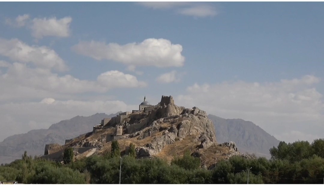 Van semalarındaki bulut geçişleri görsel şölen oluşturdu