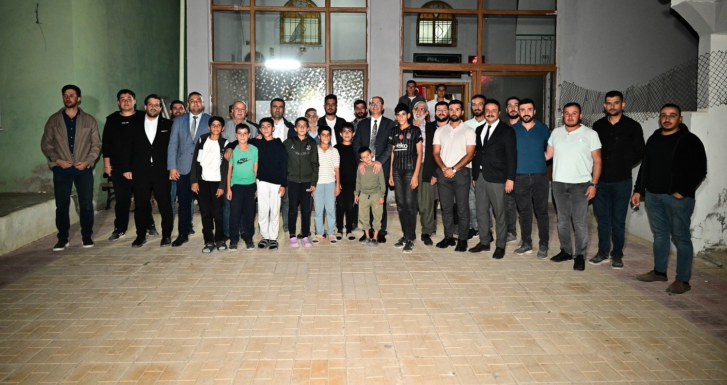 Mahalle mahalle gezen başkan, sorunlara yerinde &ccedil;&ouml;z&uuml;m &uuml;retiyor
