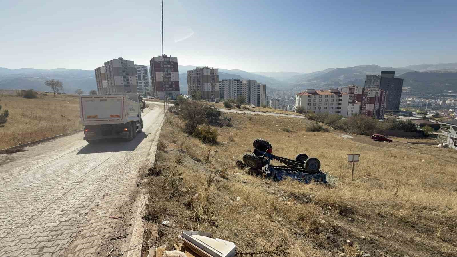 Tokat’ta traktör devrildi: 2 yaralı 