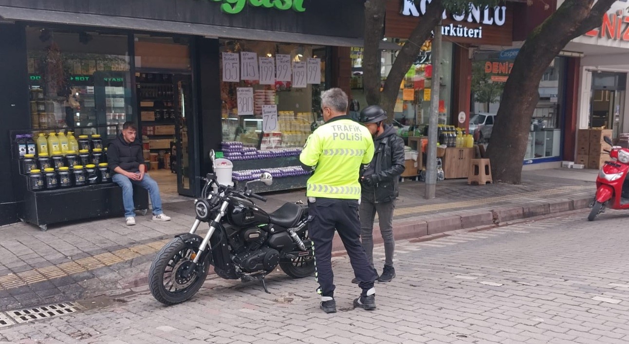 Tavşanlı&rsquo;da trafik uygulaması ger&ccedil;ekleştirildi
