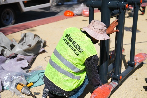 G&ouml;lbaşı Belediyesi&rsquo;nden parklara kapsamlı bakım ve yenileme &ccedil;alışması
