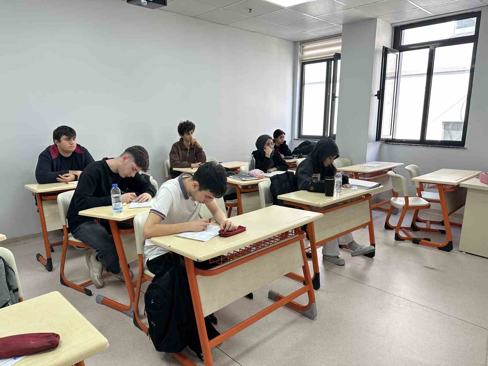 Çayırova’da üniversiteye hazırlık kursları başladı
