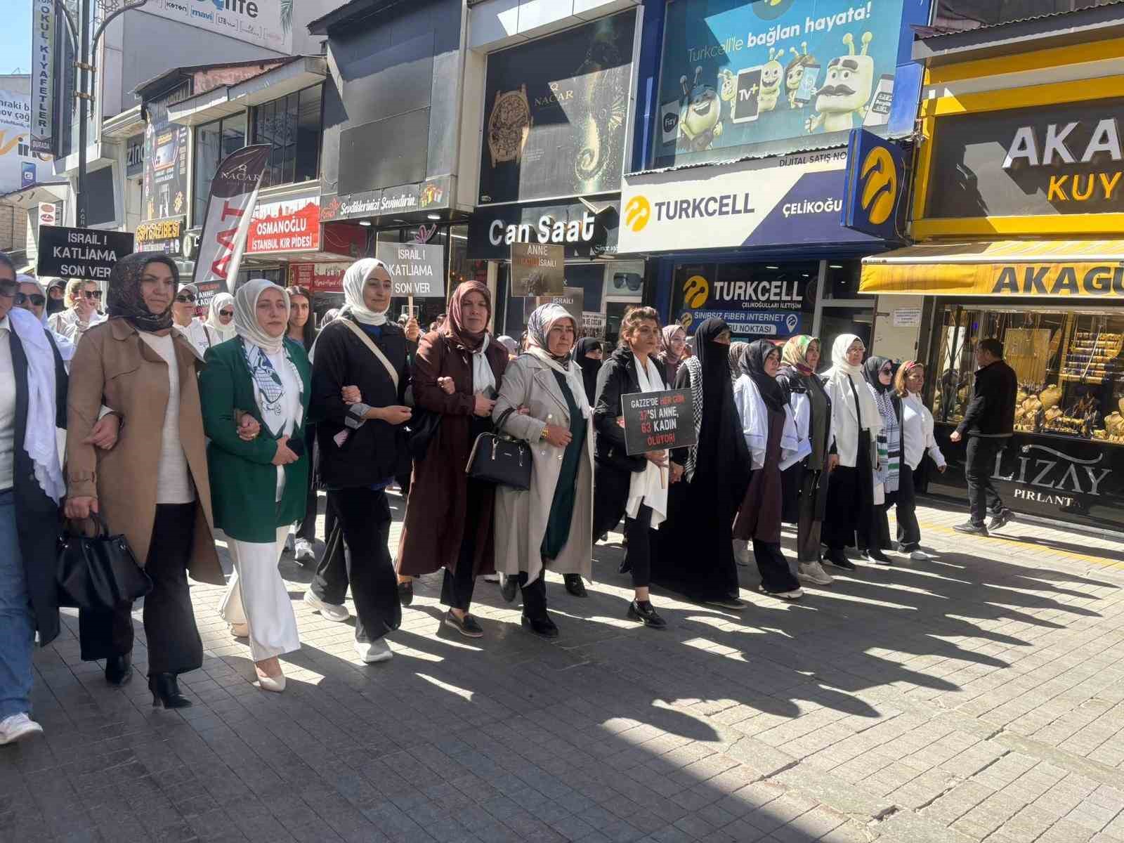 Ağrı&rsquo;da kadınlar Gazze&rsquo;ye destek için sessiz zincir oluşturdu