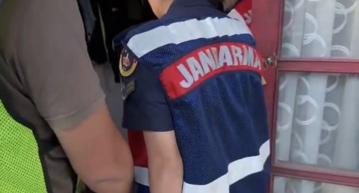 Düzce’de eve düzenlenen operasyonda uyuşturucu imalathanesi ortaya çıkarıldı
