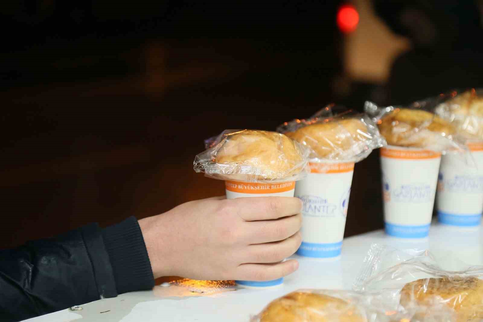 B&uuml;y&uuml;kşehir, 40 noktada 15 bin kişiye &ccedil;orba ikram hizmeti veriyor
