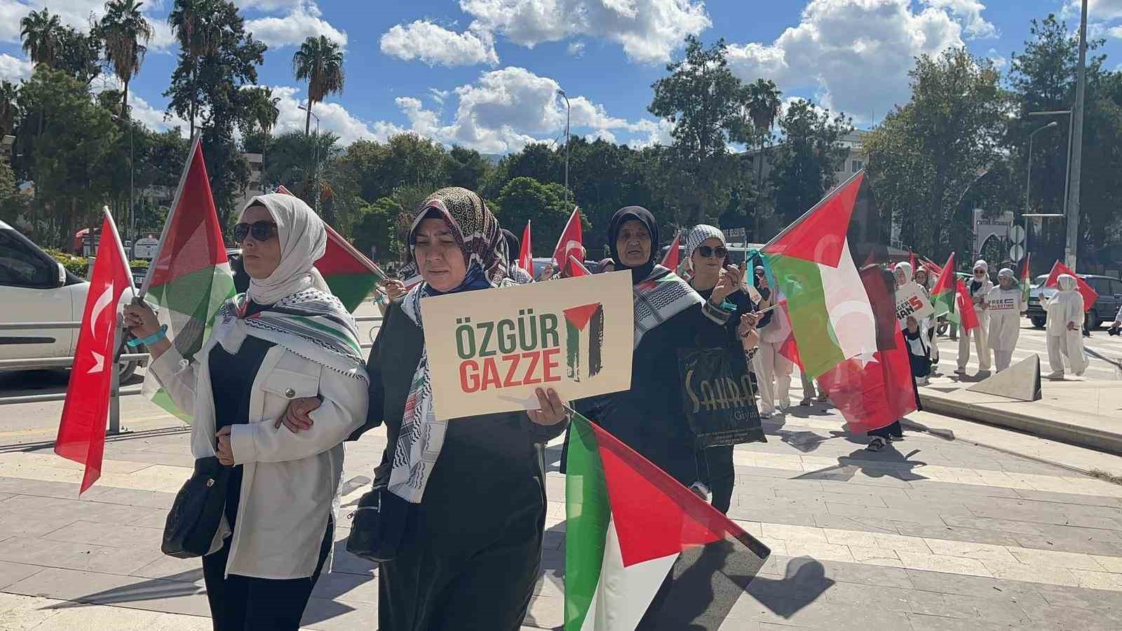 Osmaniye&rsquo;de kadınlardan Gazze i&ccedil;in sessiz &ccedil;ığlık
