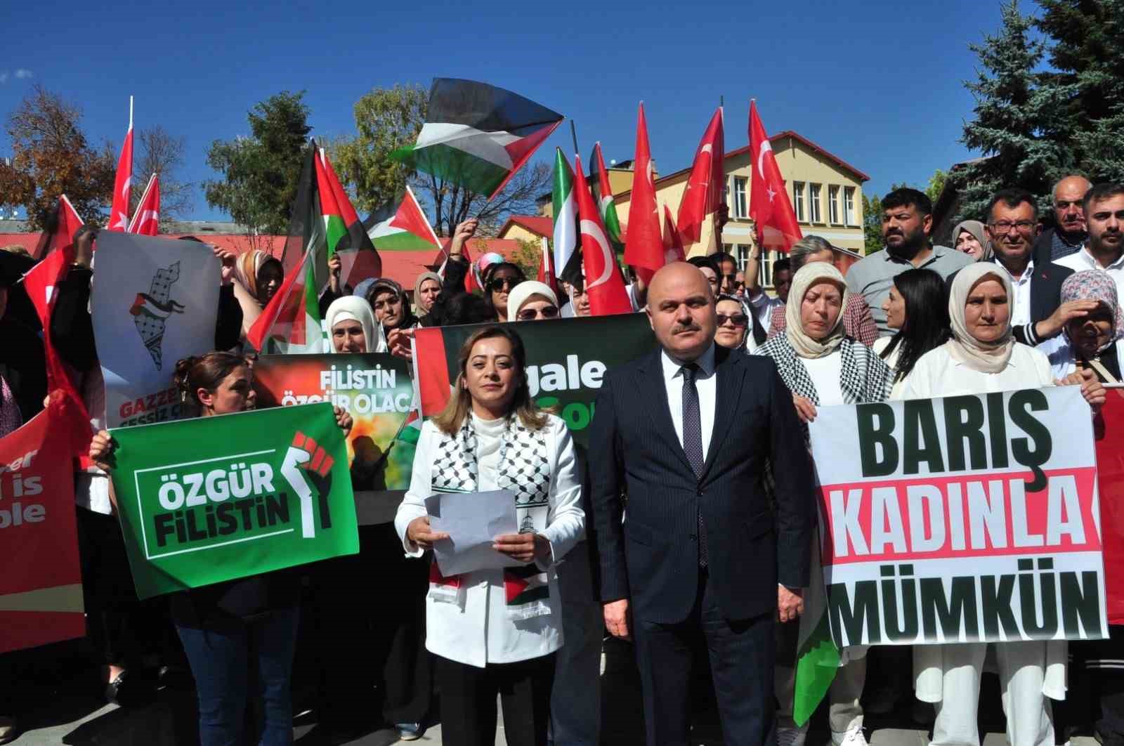 Kars’ta AK Parti Kadın Kolları’ndan "Gazze için sessiz çığlık"