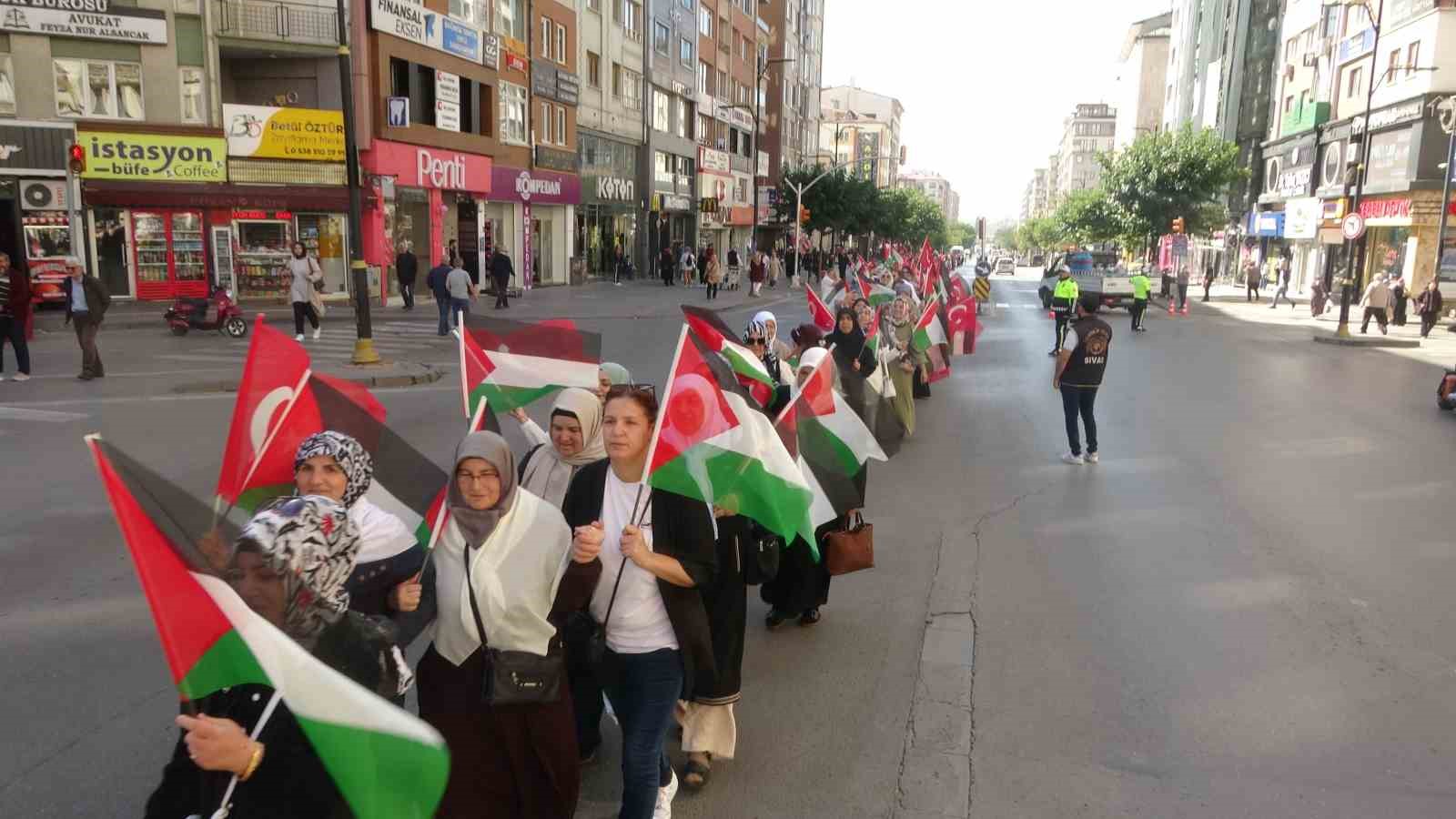 Sivaslı kadınlardan Gazze i&ccedil;in &rsquo;Sessiz &ccedil;ığlık zinciri&rsquo;
