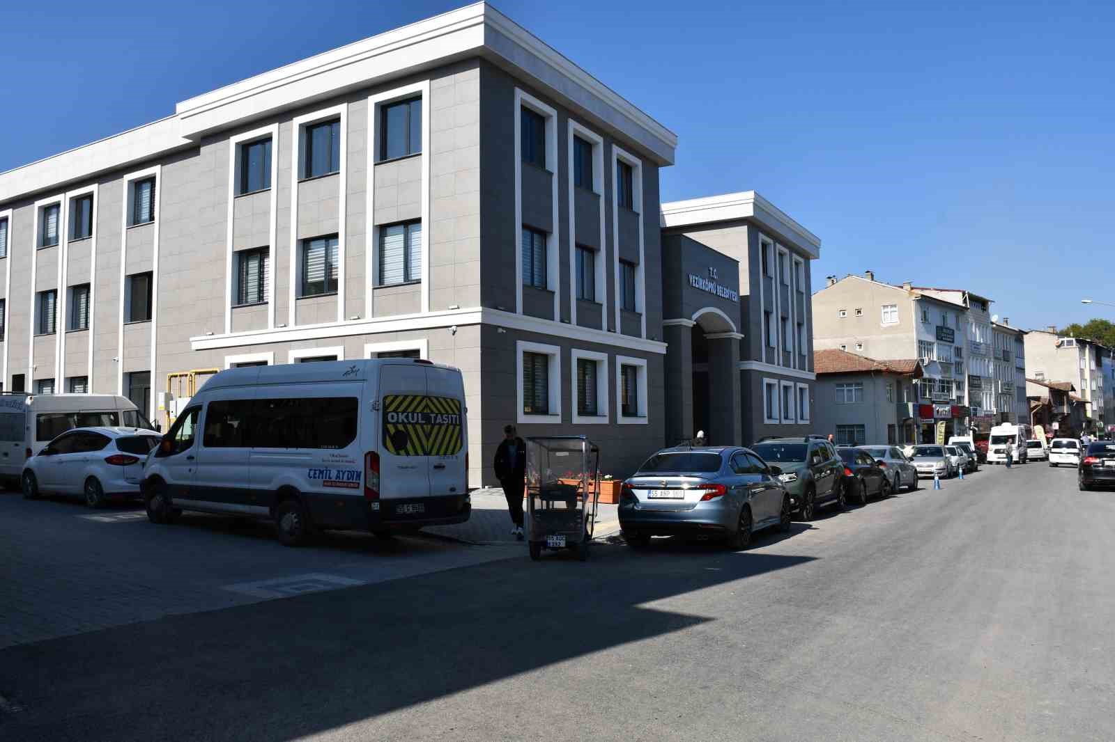 Vezirk&ouml;pr&uuml; Belediyesi yeni hizmet binasında
