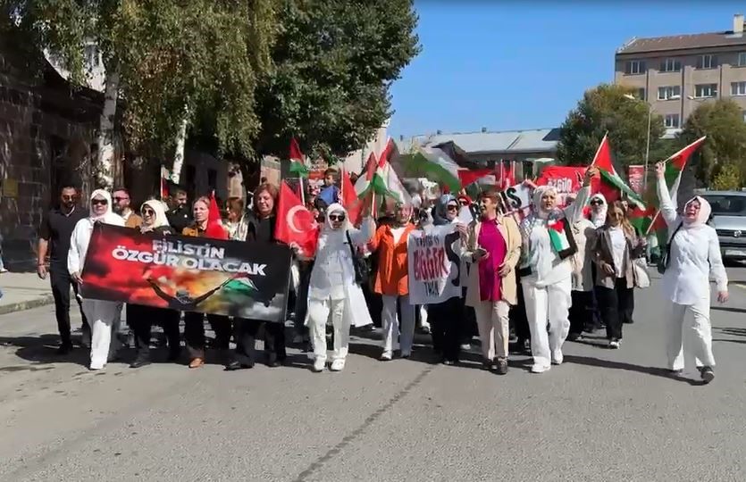Ardahan’da kadınlar Filistin için yürüdü
