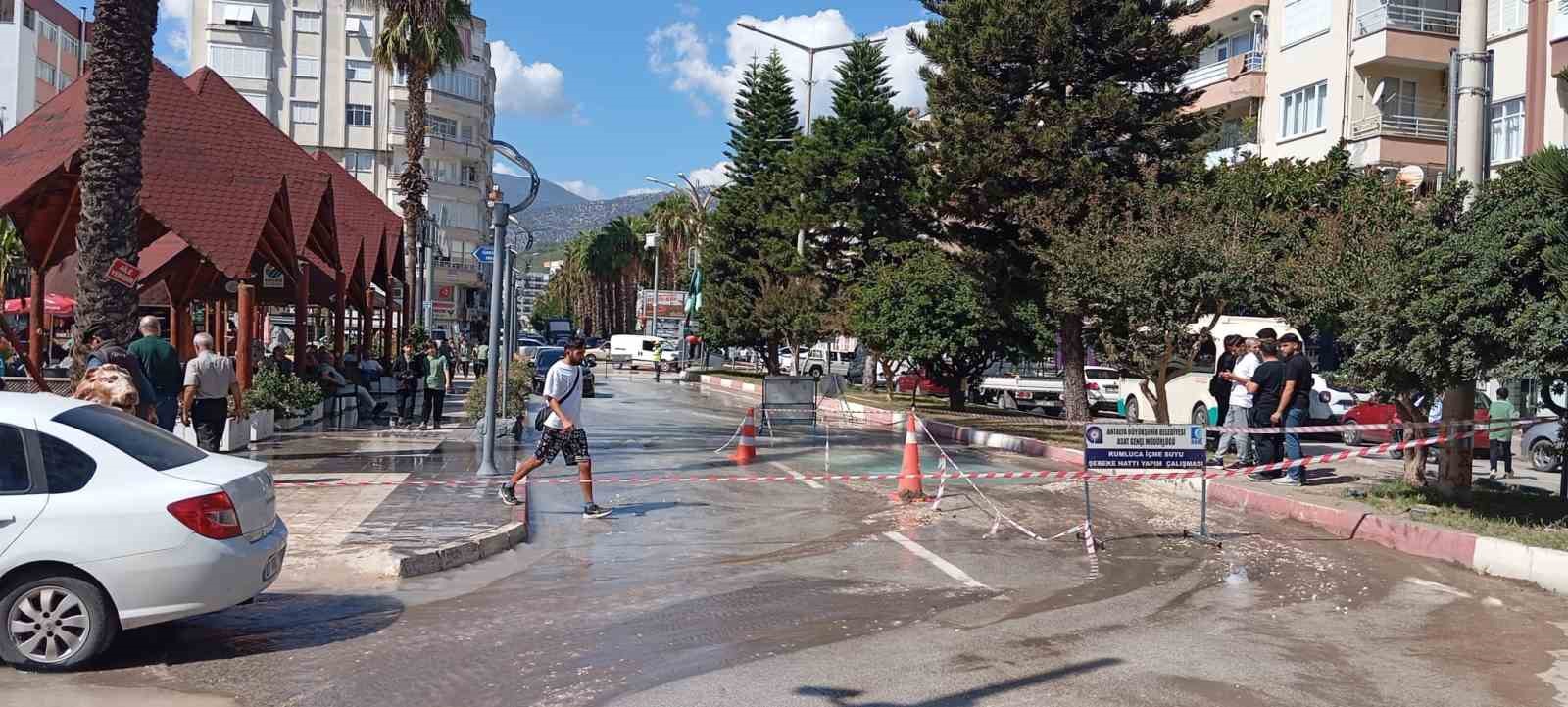 Kumluca’da içme suyu borusu 1 ayda 5 kez patladı