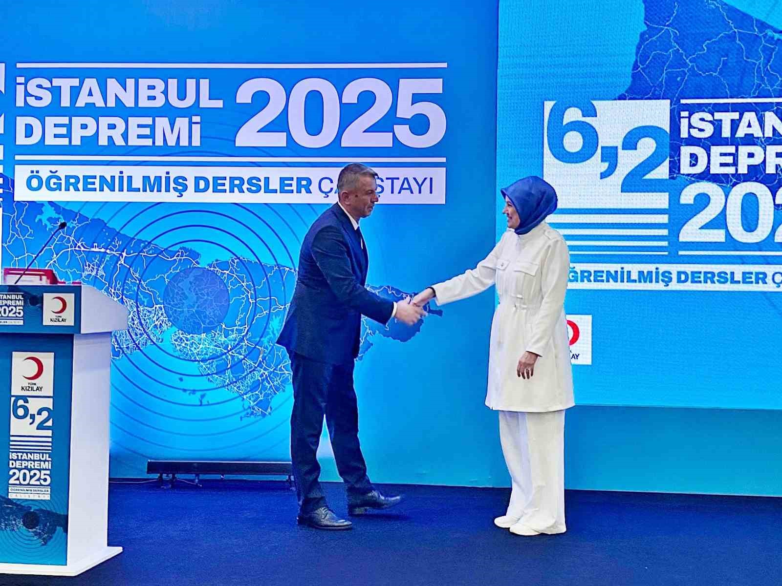 Türk Kızılay Manisa İl Başkanı Gürsel’e teşekkür belgesi