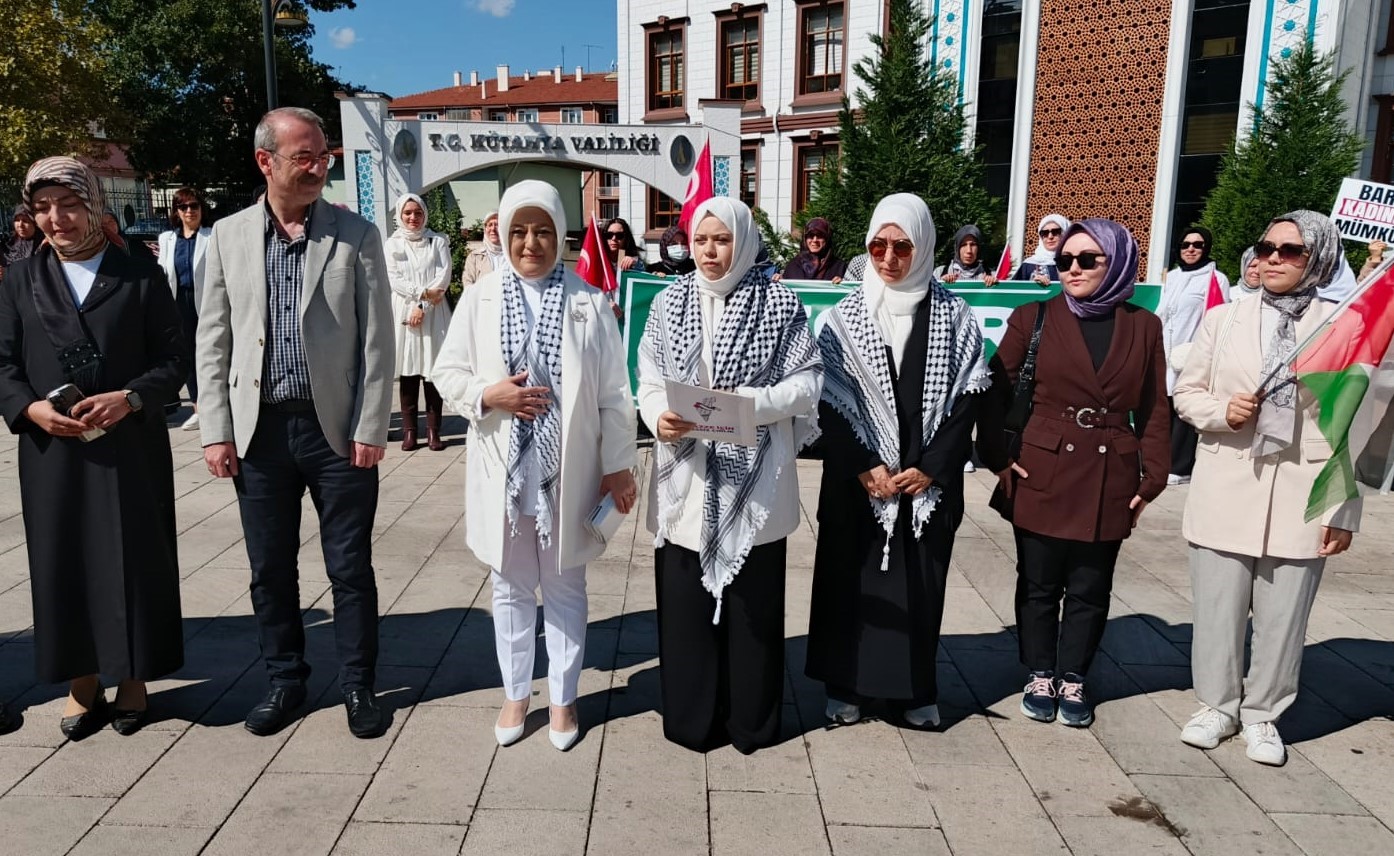 AK Parti Kütahya İl Kadın Kolları Başkanlığı’ndan Gazze için sessiz çığlık zinciri