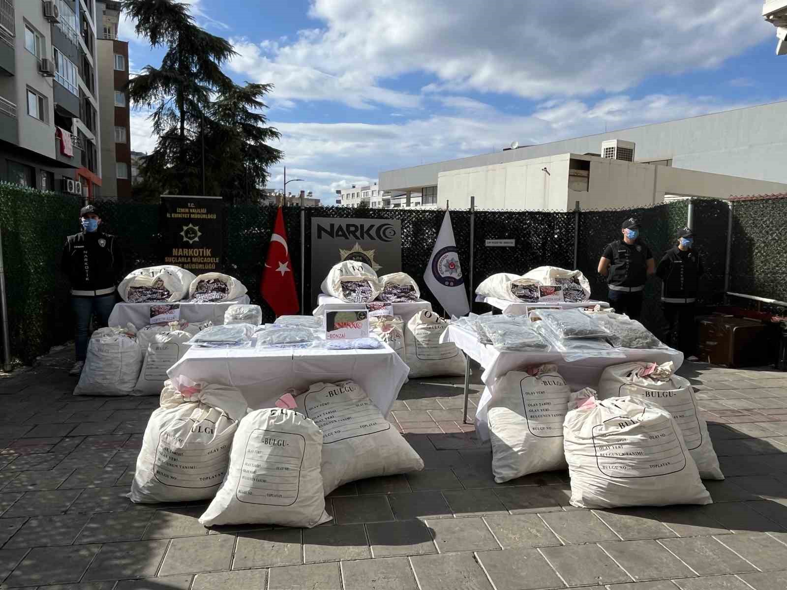 İzmir&rsquo;de rekor miktarda sentetik uyuşturucu yakalandı
