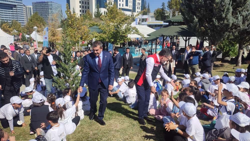 Bakan Tekin ve Bakan Yumaklı, &rsquo;Tarımın Yıldızları &Ccedil;ocuk Şenliği&rsquo;nde bir araya geldi
