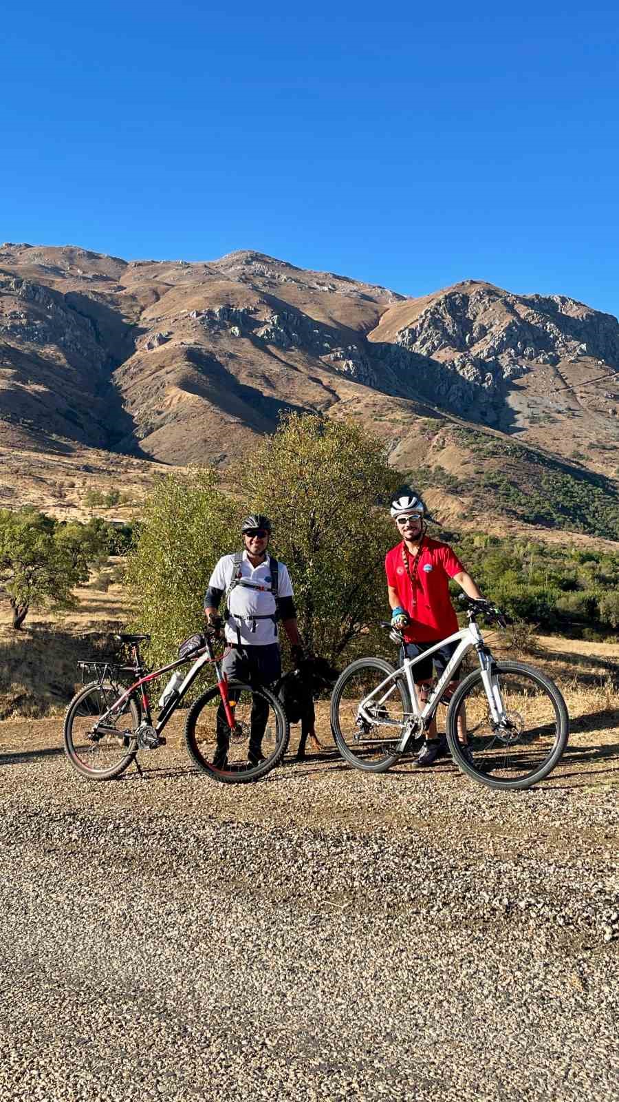 Elazığ&rsquo;da 2 bin 100 metrelik Mastar Dağı&rsquo;na bisiklet tırmanışı
