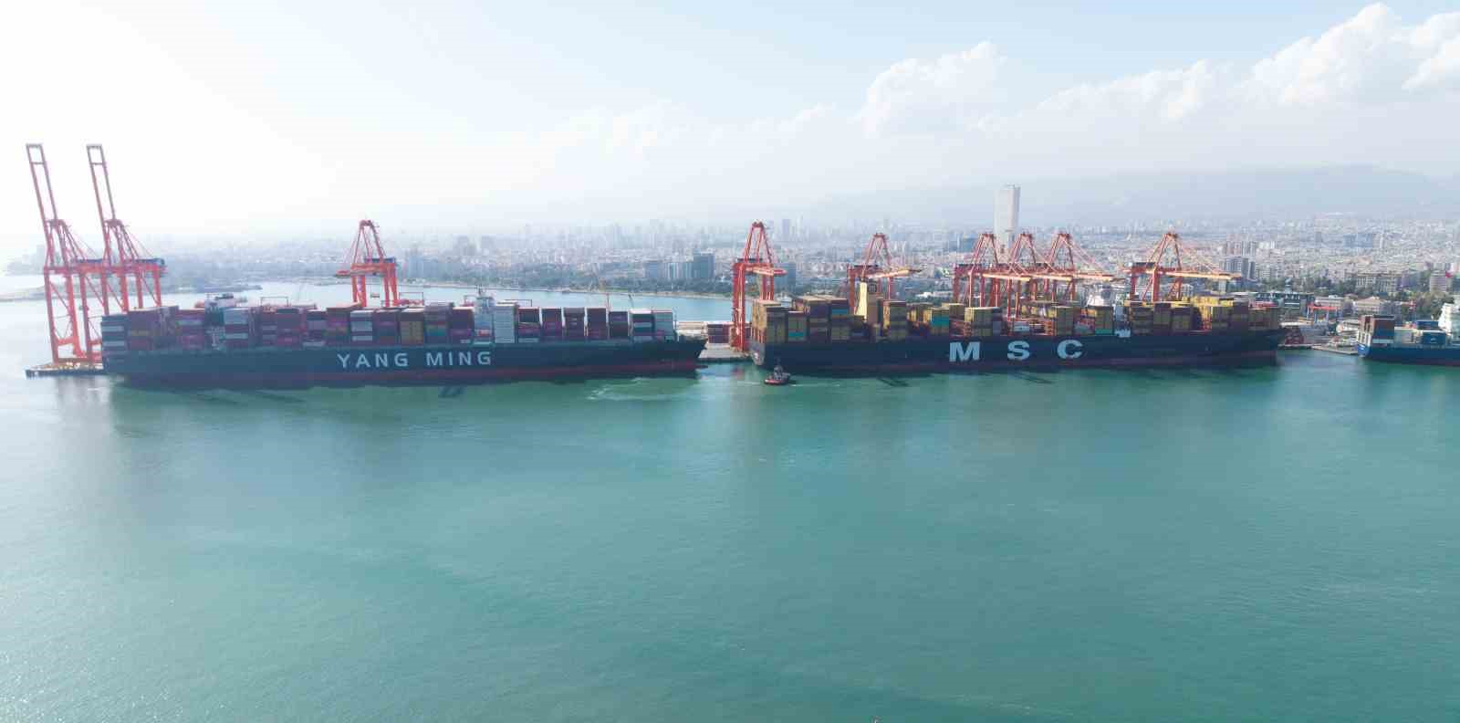 Mersin Limanı’nda tarihi gün: 400 metrelik mega gemi ilk kez demir attı