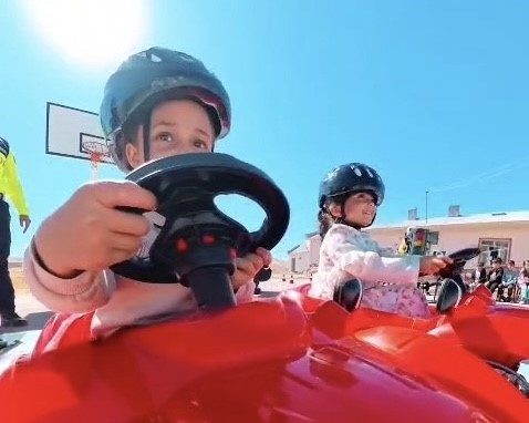 Van’da jandarma ekiplerinden öğrencilere uygulamalı trafik eğitimi