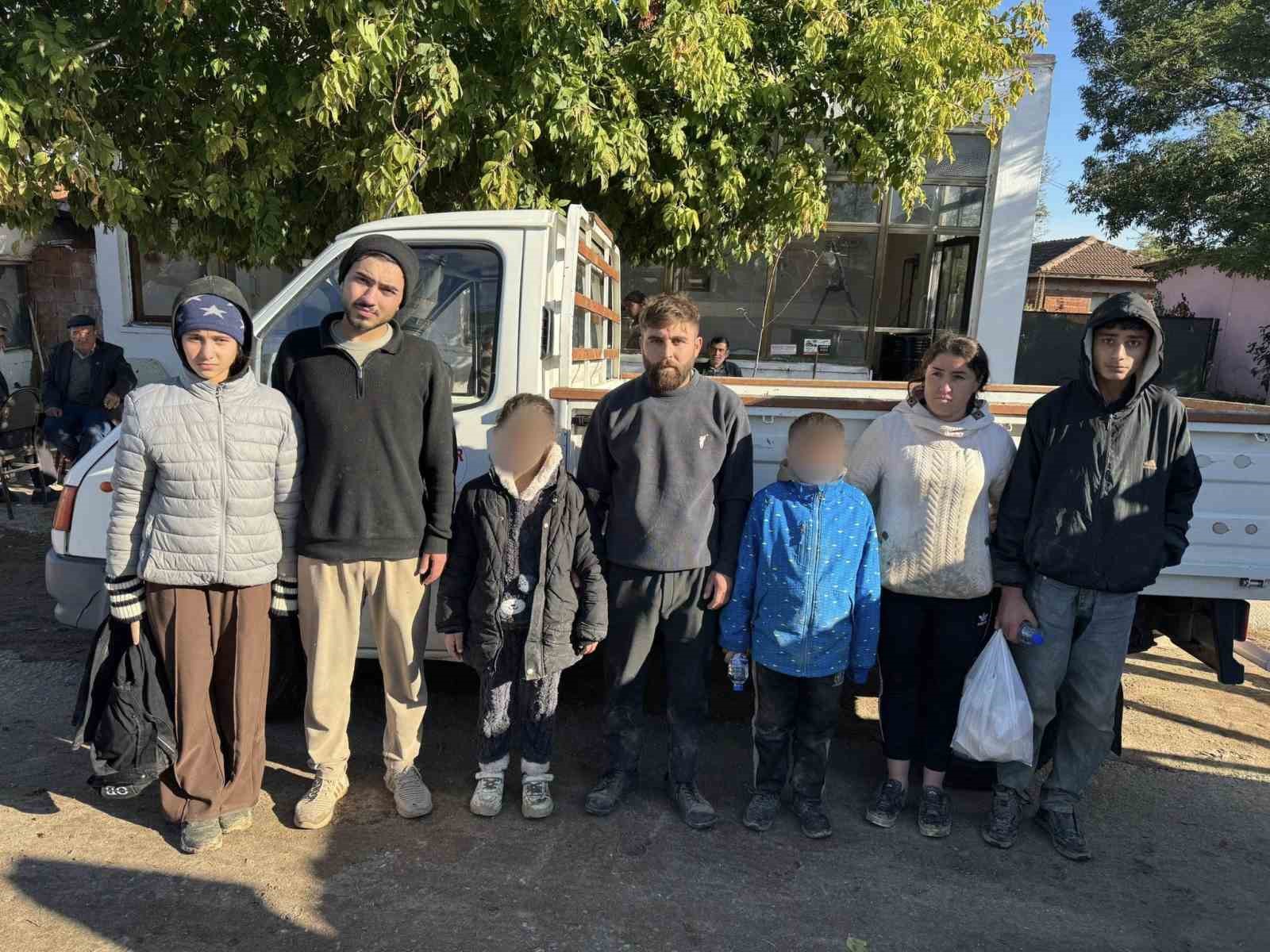 Edirne&rsquo;de 17 d&uuml;zensiz g&ouml;&ccedil;men yakalandı
