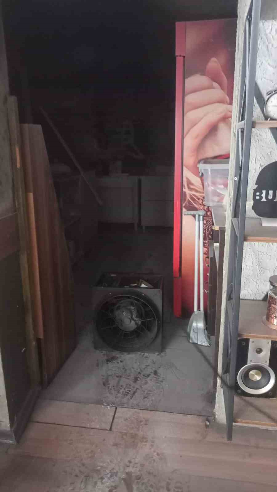 İşyerinin de frit&ouml;z yangınında duman paniği
