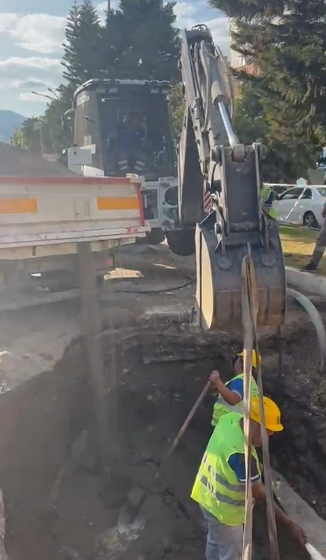 Kumluca’da 1 ayda 5 kez patlayan içme suyu hattı onarıldı