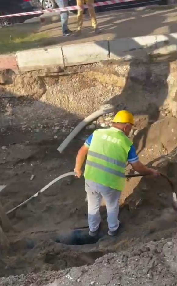 Kumluca&rsquo;da 1 ayda 5 kez patlayan i&ccedil;me suyu hattı onarıldı
