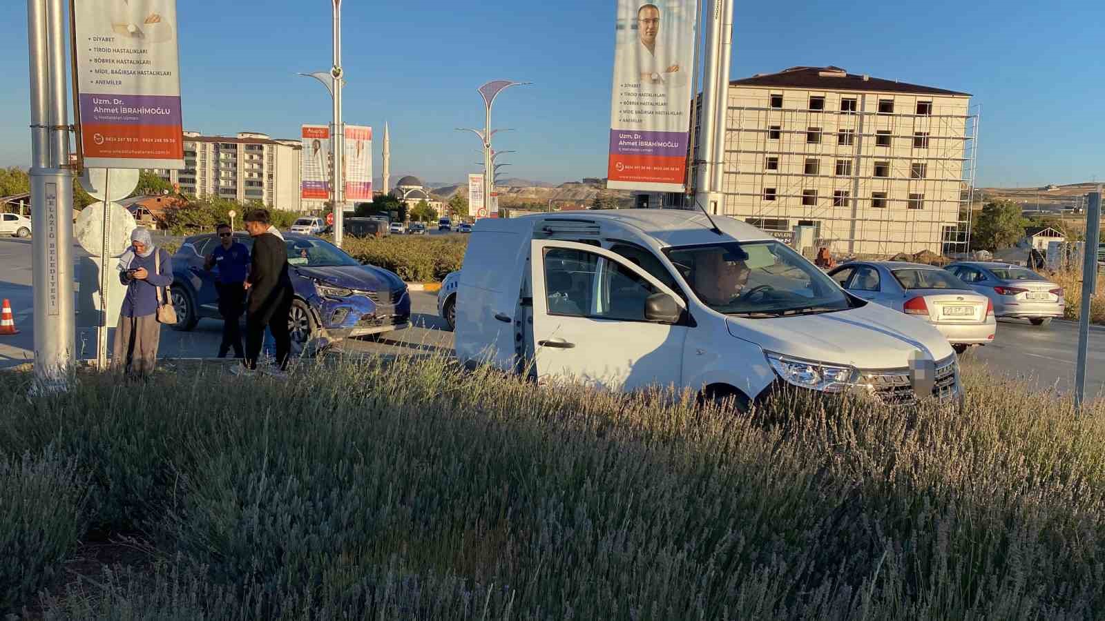 Elazığ&rsquo;da trafik kazası: 3 yaralı
