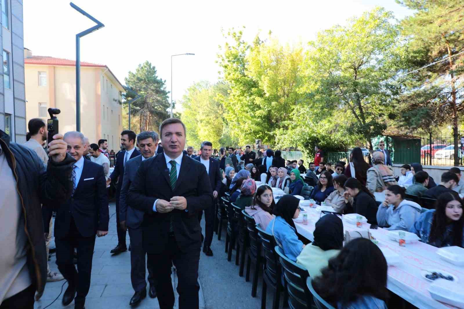 "Gençlik Programı" kapsamında EBYÜ öğrencilerine 847 kişilik kontenjan tahsis edildi