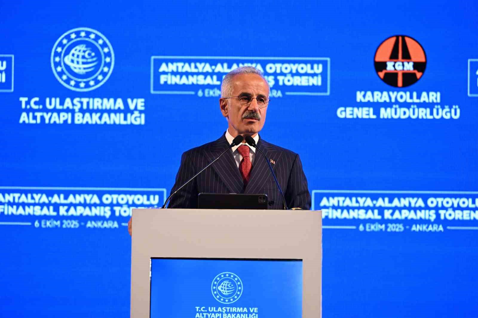 Bakan Uraloğlu: "(Antalya-Alanya Otoyolu) Projemiz 17,7 milyar lira tasarruf sağlamış olacak"
