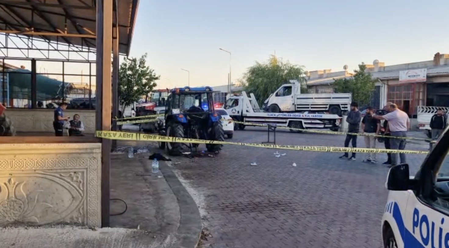 Traktörü tamir ederken sıkışan genç ağır yaralandı