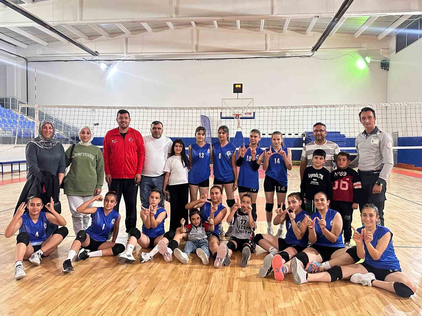 Tomarzalı Belediyespor Kız Voleybol Takımı galibiyete doymuyor