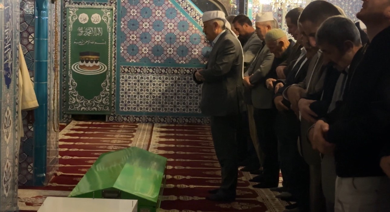 Yüksekova’da bıçaklı saldırıda hayatını kaybeden genç toprağa verildi