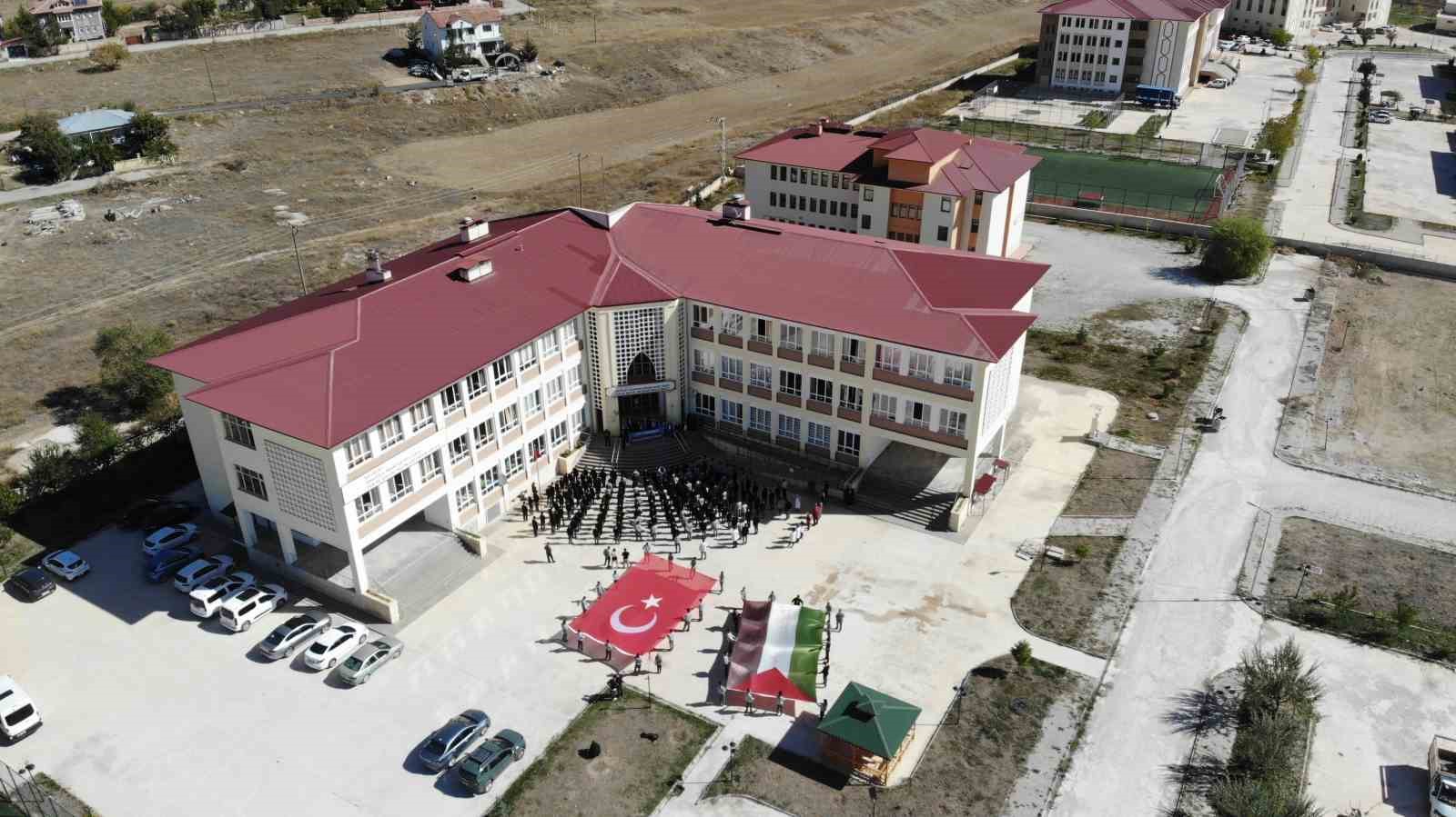 Bayburt&rsquo;ta &ouml;ğrencilerden Filistin ve Gazze i&ccedil;in sessiz eylem
