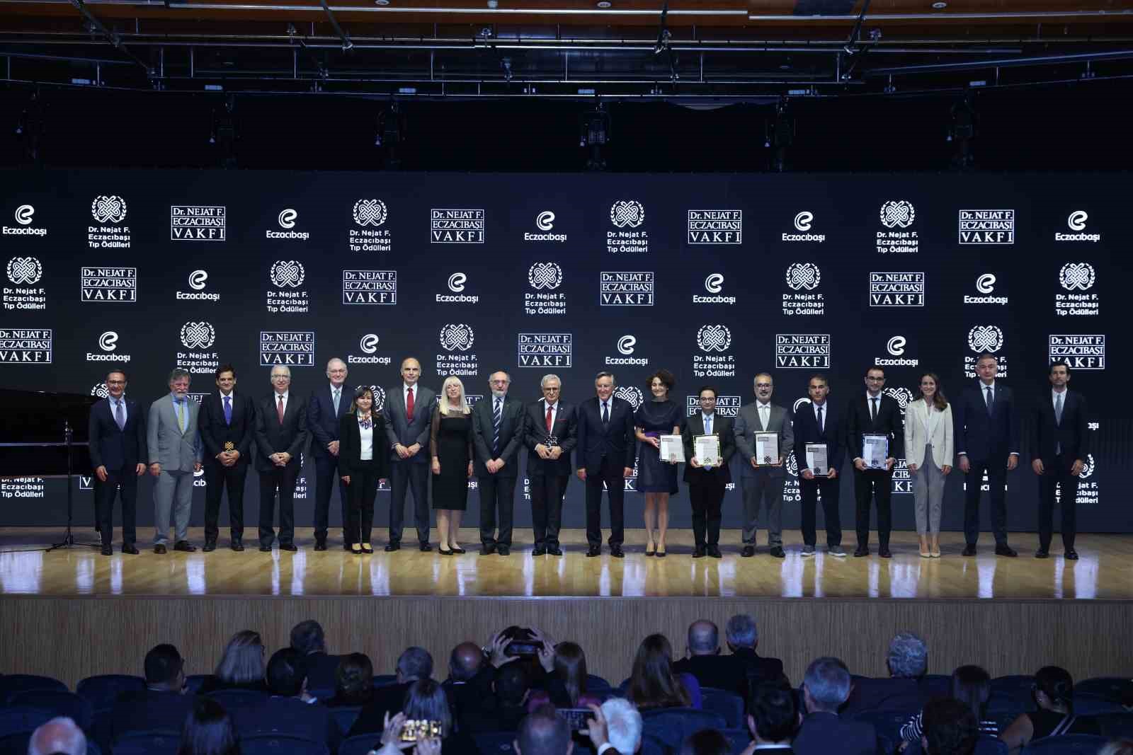 Dr. Nejat F. Eczacıbaşı Tıp &Ouml;d&uuml;lleri sahiplerini buldu
