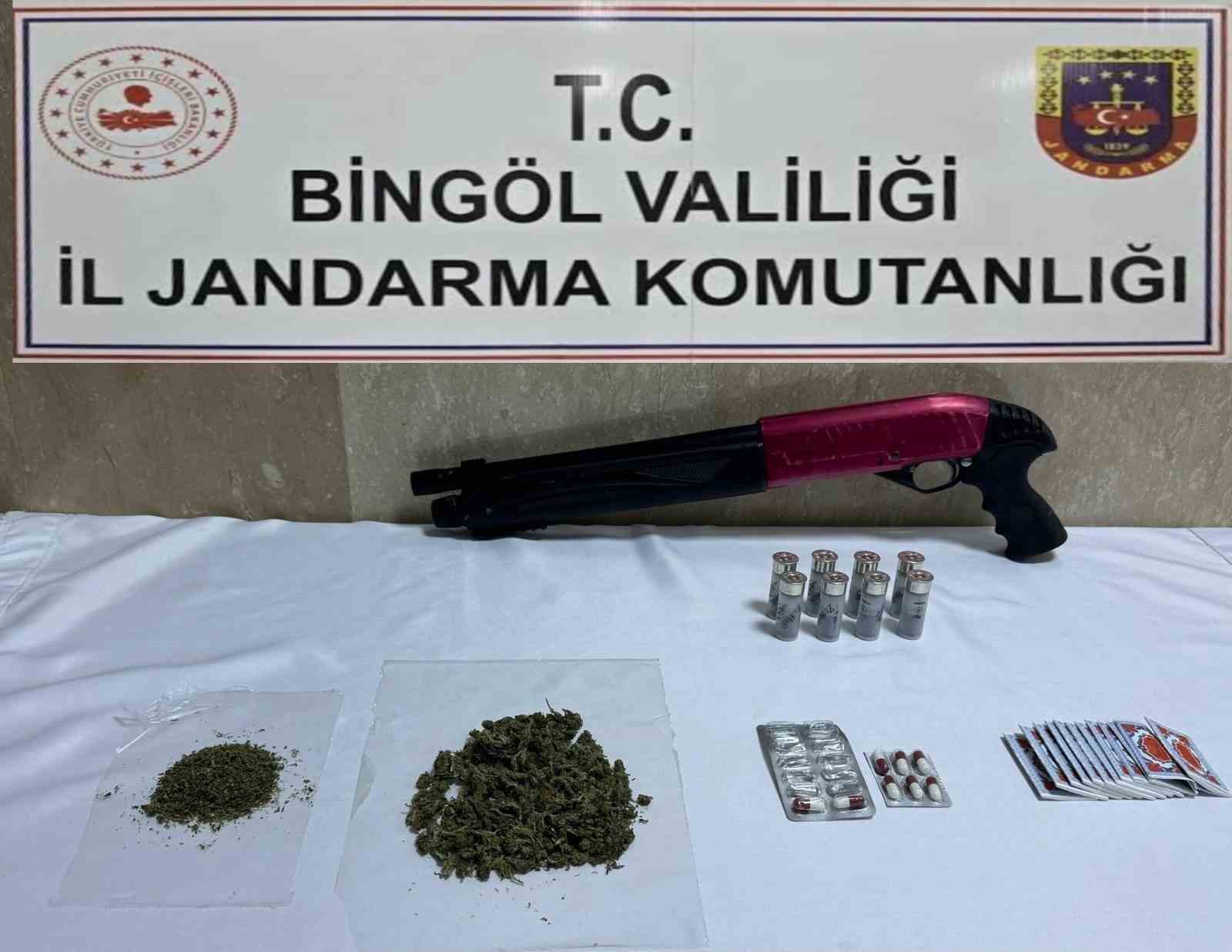 Bingöl’de uyuşturucu madde ve ruhsatsız silah ele geçirdi