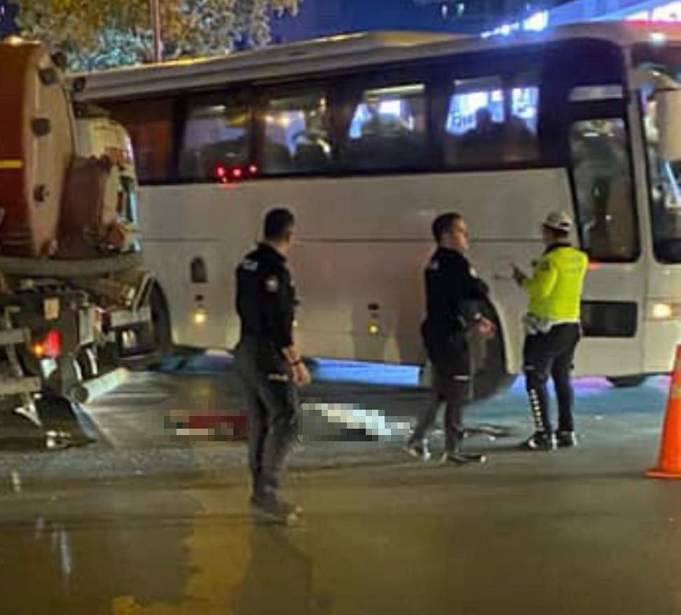 Vidanj&ouml;r&uuml;n altında kalan motosiklet s&uuml;r&uuml;c&uuml;s&uuml;n&uuml;n acı sonu
