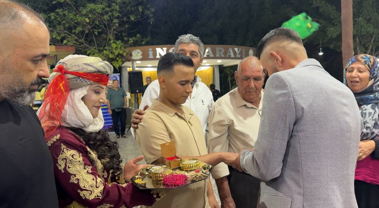 Şanlıurfa’da aşk mesafe tanımadı, ayrı ülkelerde aynı anda nişan yapıldı