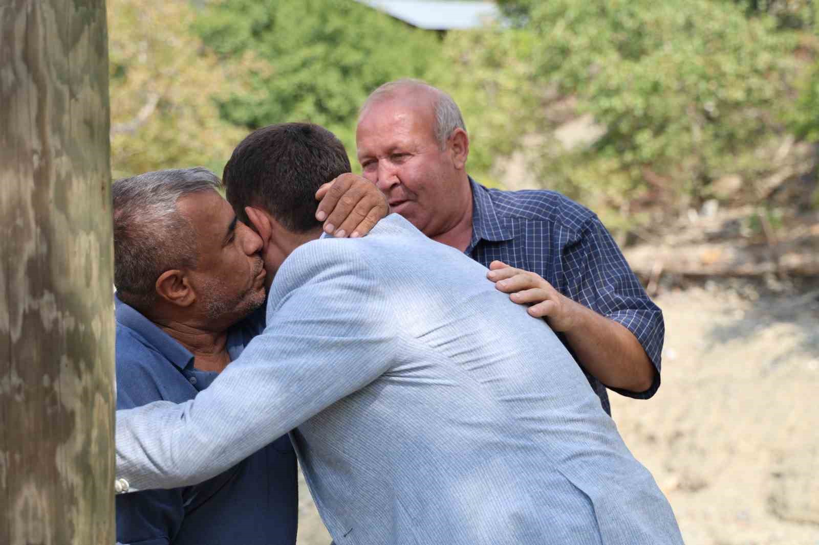 İstanbul&rsquo;dan d&ouml;n&uuml;p başkan oldu, k&ouml;yleri modern sahalara kavuşturmaya başladı
