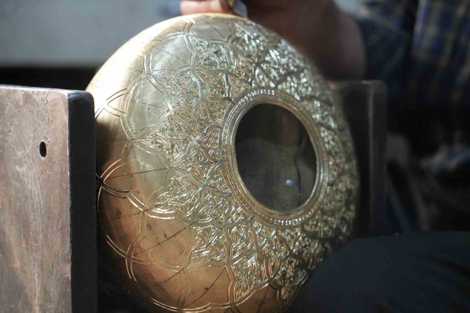 Gaziantep&rsquo;te ilmek ilmek işlenen bakır ibrikler 100 bin TL&rsquo;ye satılıyor
