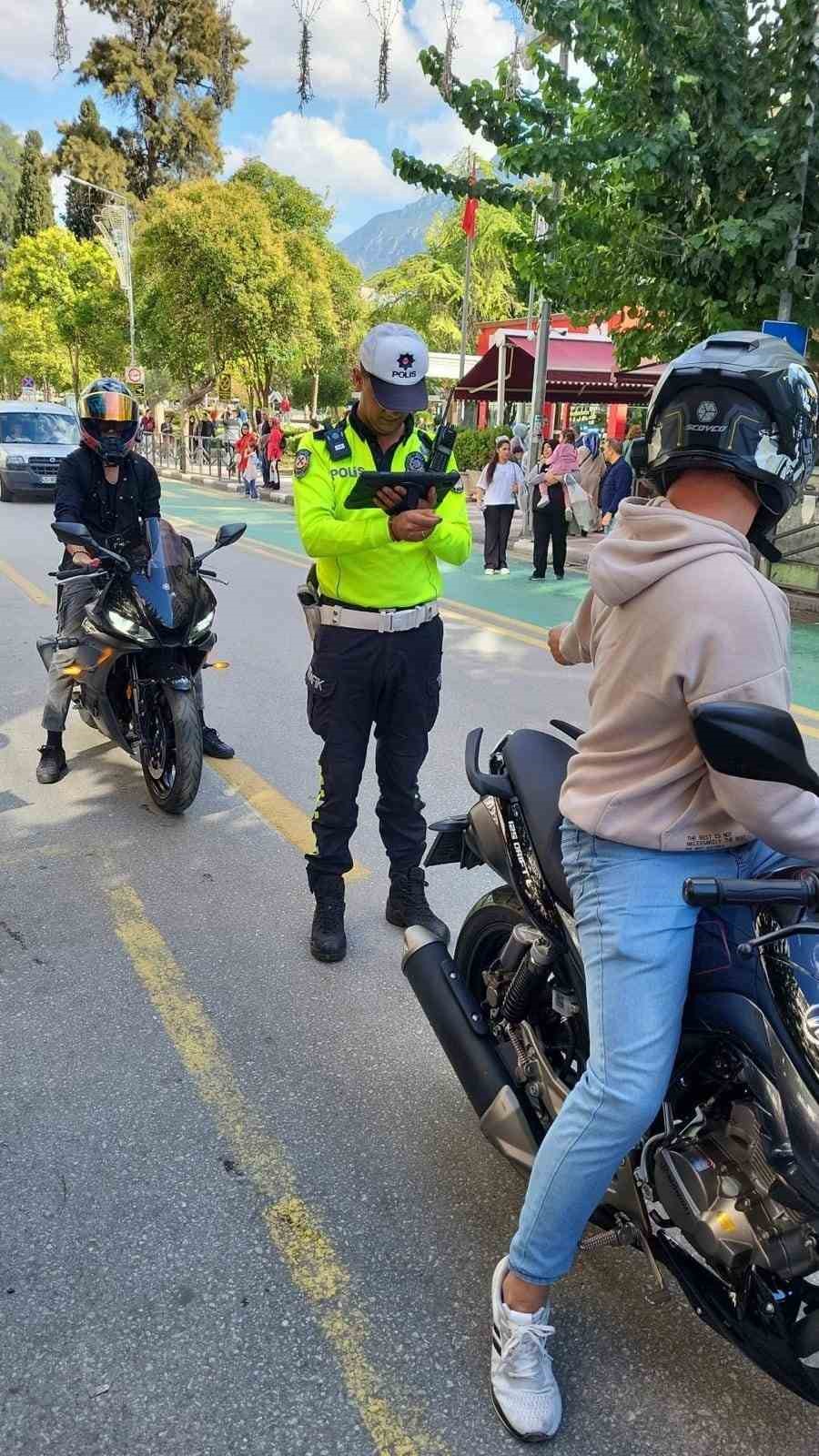 Manisa’da motosiklet sürücülerine denetim