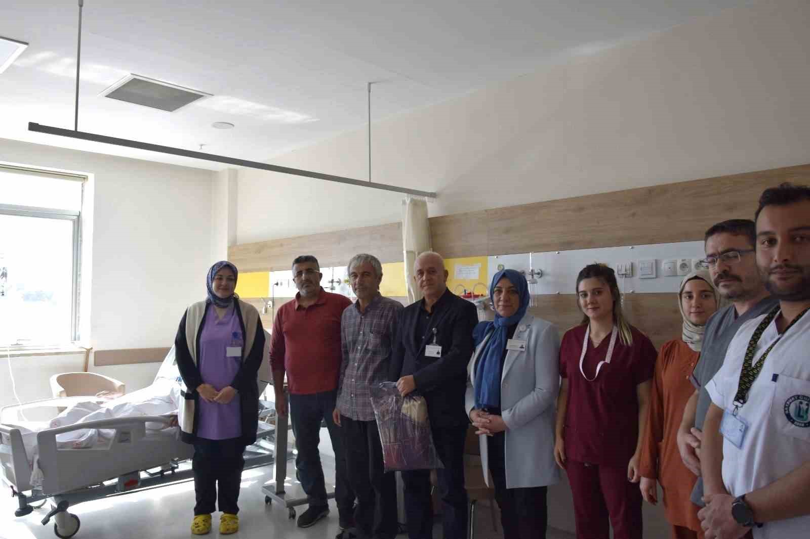 Palyatif servisinde tedavi gören yaşlı hastalara moral ziyareti