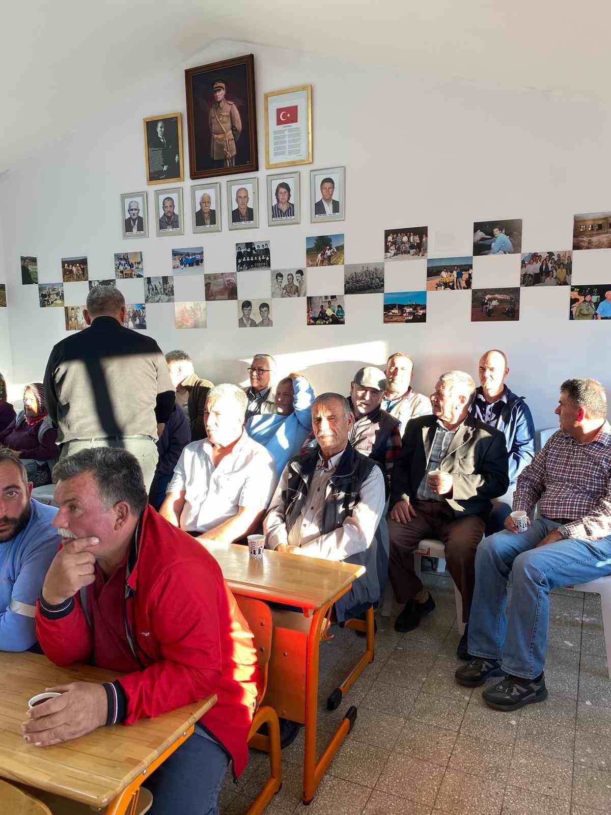 50 yıl sonra aynı sıralarda: Nesibe &Ouml;ğretmen&rsquo;e anlamlı s&uuml;rpriz
