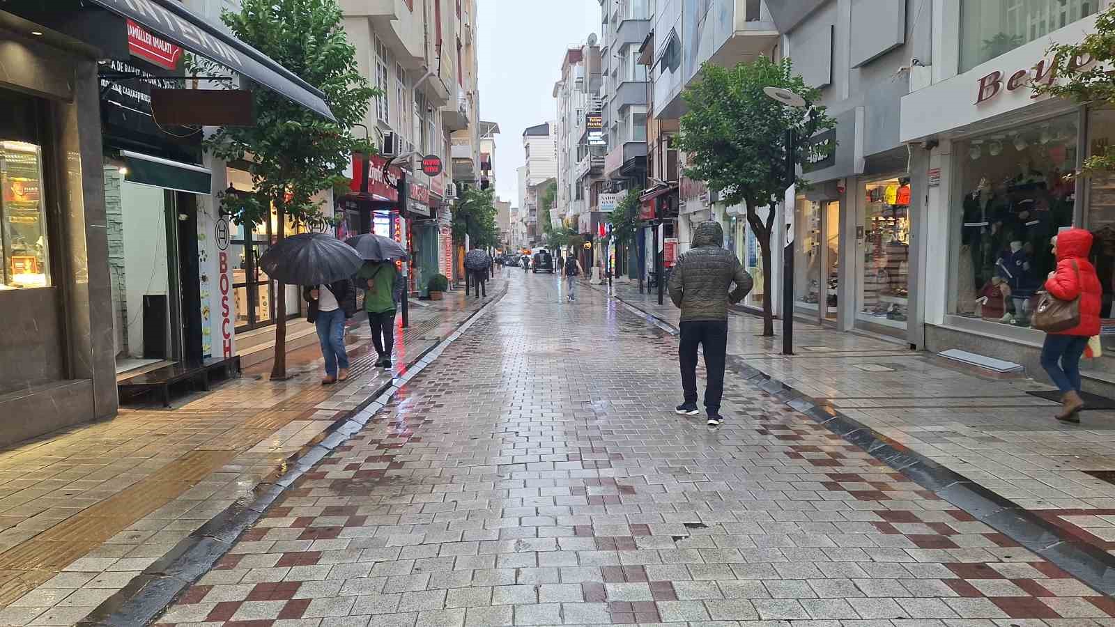 Kırklareli’nde sağanak yağış etkili oluyor
