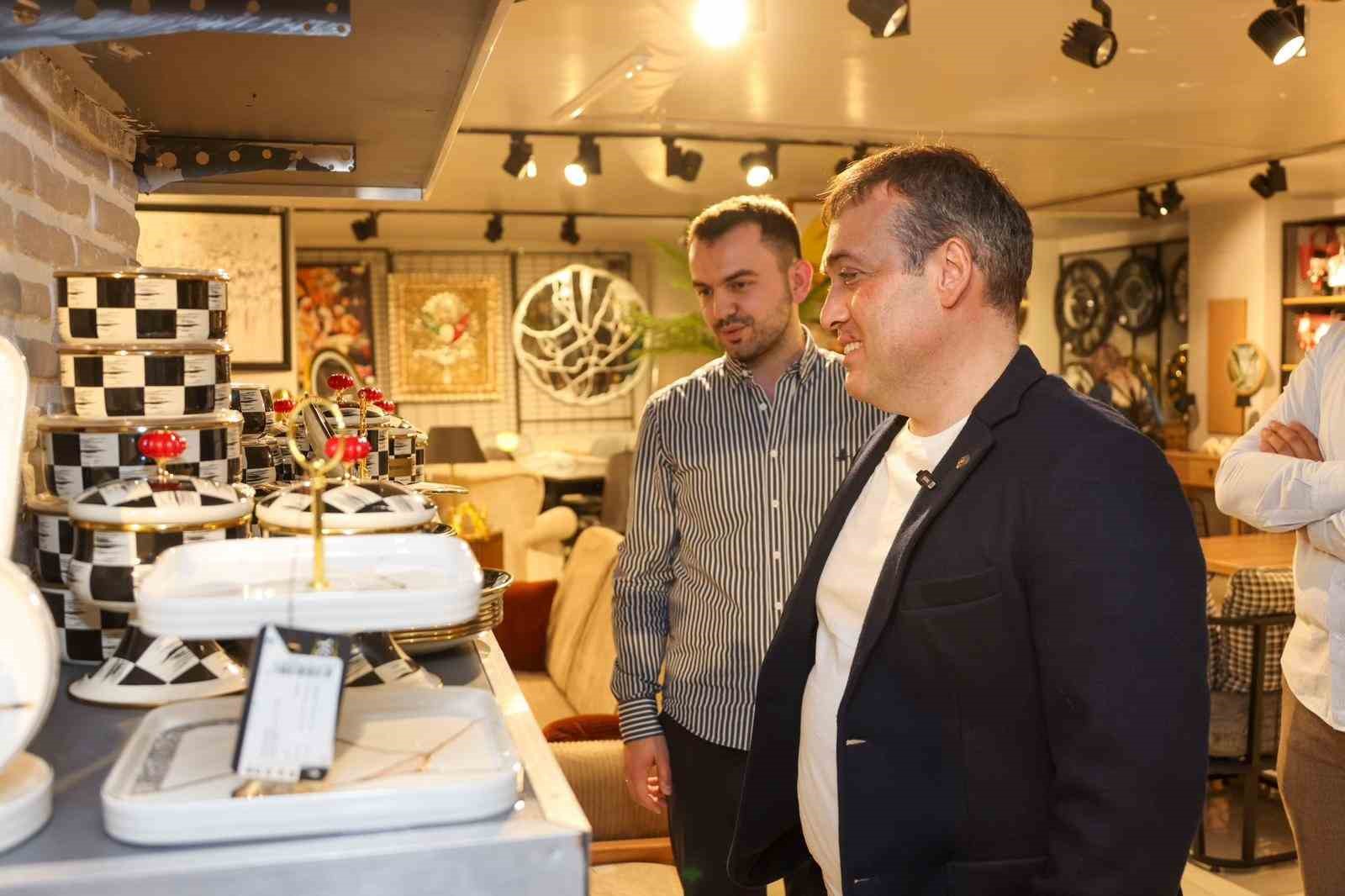 Vali S&ouml;zer, esnaf ve vatandaşlarla buluştu
