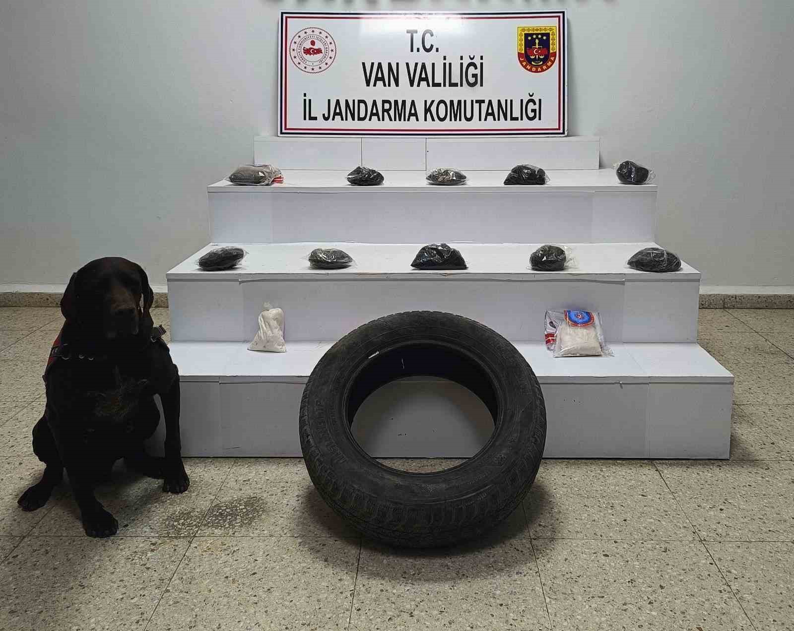 Van’da otomobil lastiğinde 6 kilo uyuşturucu ele geçirildi