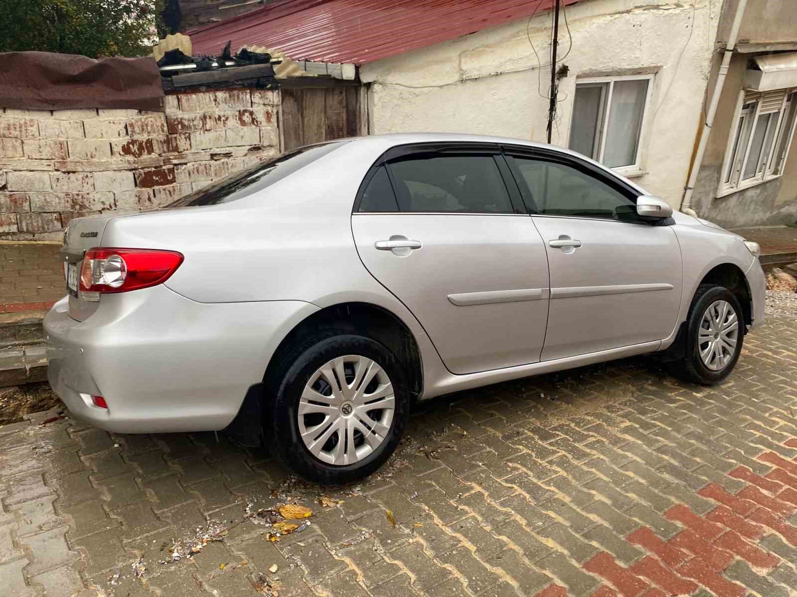 Çanakkale’de çöken yol otomobilleri yuttu