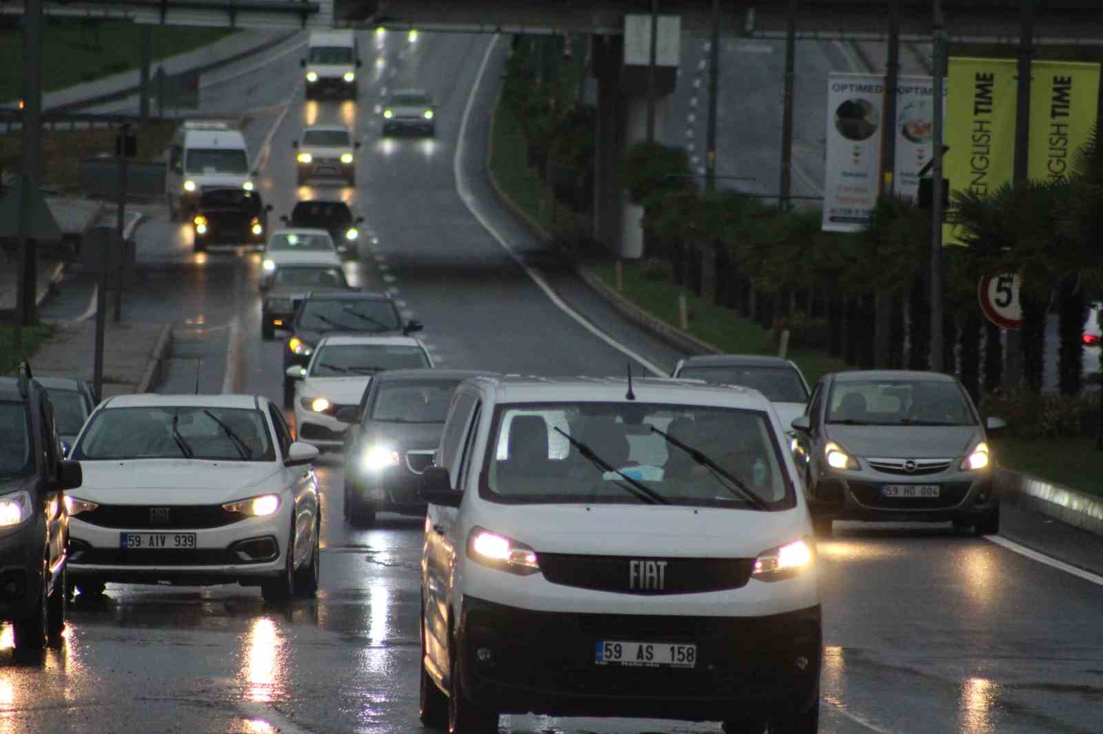 Tekirdağ’da şiddetli yağış hayatı olumsuz etkiliyor